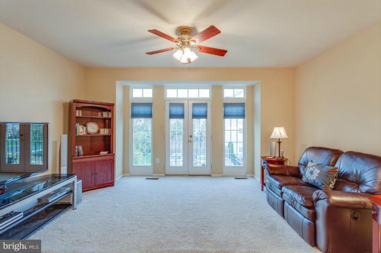 24752 Clock Tower Square Stone Ridge, VA 20105 - Photo 6 of 30 Living Room