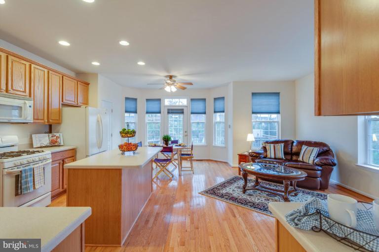 24752 Clock Tower Square Stone Ridge, VA 20105 - Photo 7 of 30 Kitchen