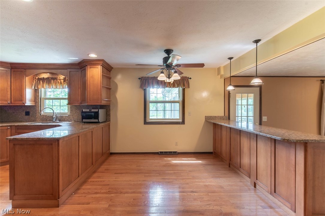 934 Beechers Brook Road Cleveland, OH 44143 - Photo 8 of 31 Gallery Image 8