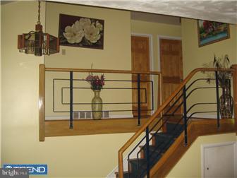 58 Boncouer Road Cheltenham, PA 19012 - Photo 2 of 11 Foyer