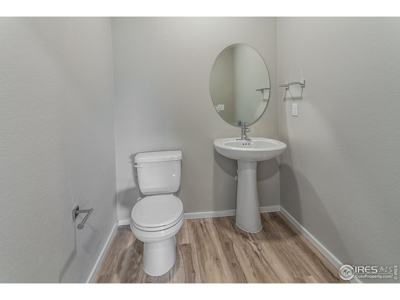6929 4th St Road, Unit 1 Greeley, CO 80634 - Photo 19 of 38 EXAMPLE PHOTO: POWDER BATH