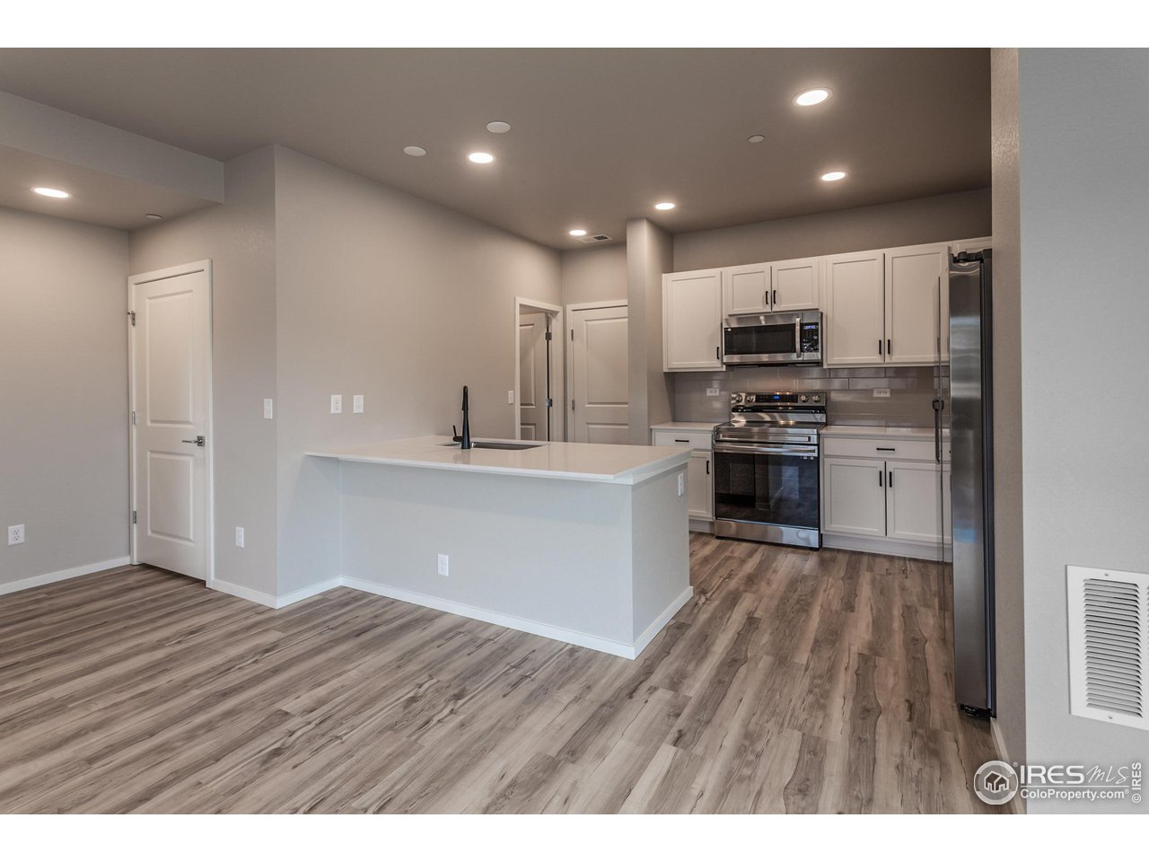 EXAMPLE PHOTO: DINING ROOM & KITCHEN