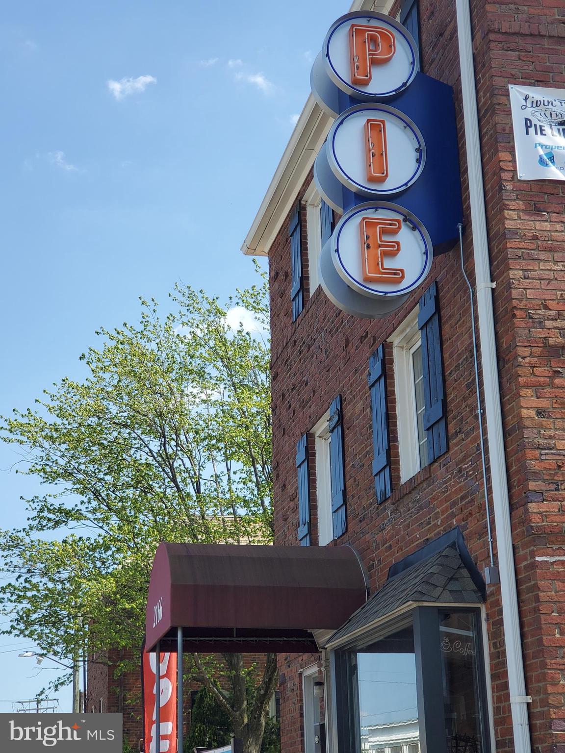 4767 21st Road North Arlington, VA 22207 - Photo 70 of 71 What's not to love ..The PIE shop on the corner!
