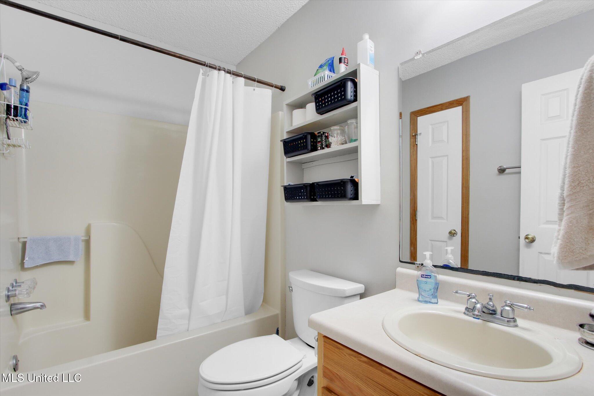 8809 Old Walnut Road Ocean Springs, MS 39564 - Photo 23 of 30 Bathroom