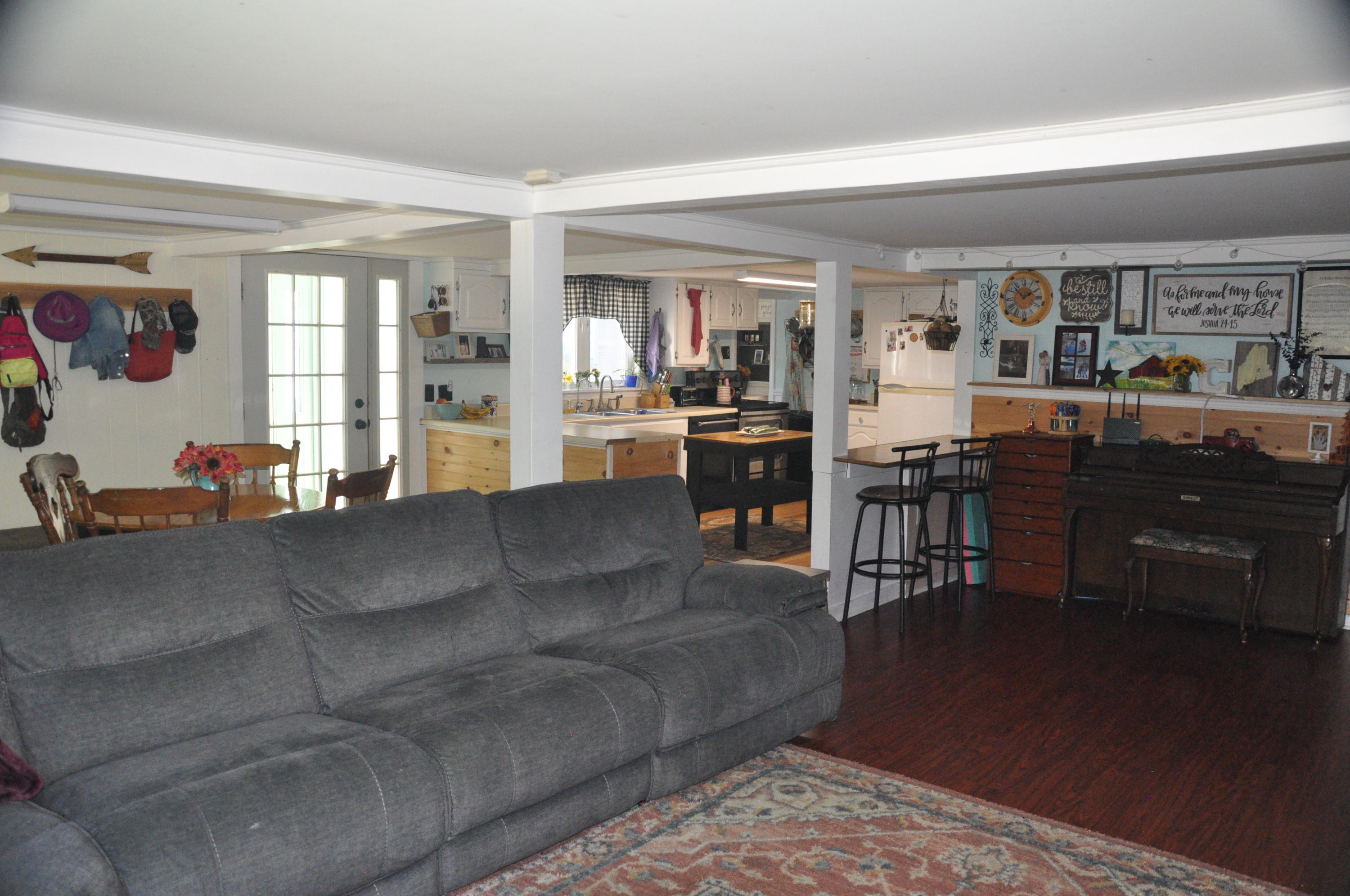 36 Prescott Road Manchester, ME 04351 - Photo 6 of 14 Living Room