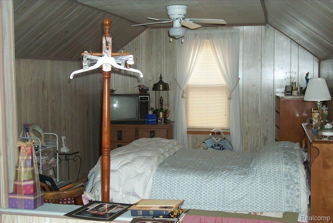 6680 Pelham Road Taylor, MI 48180 - Photo 14 of 17 Upper Sleeping Area