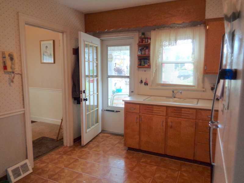 769 Highland Road Sharon, PA 16146 - Photo 5 of 17 Kitchen.
