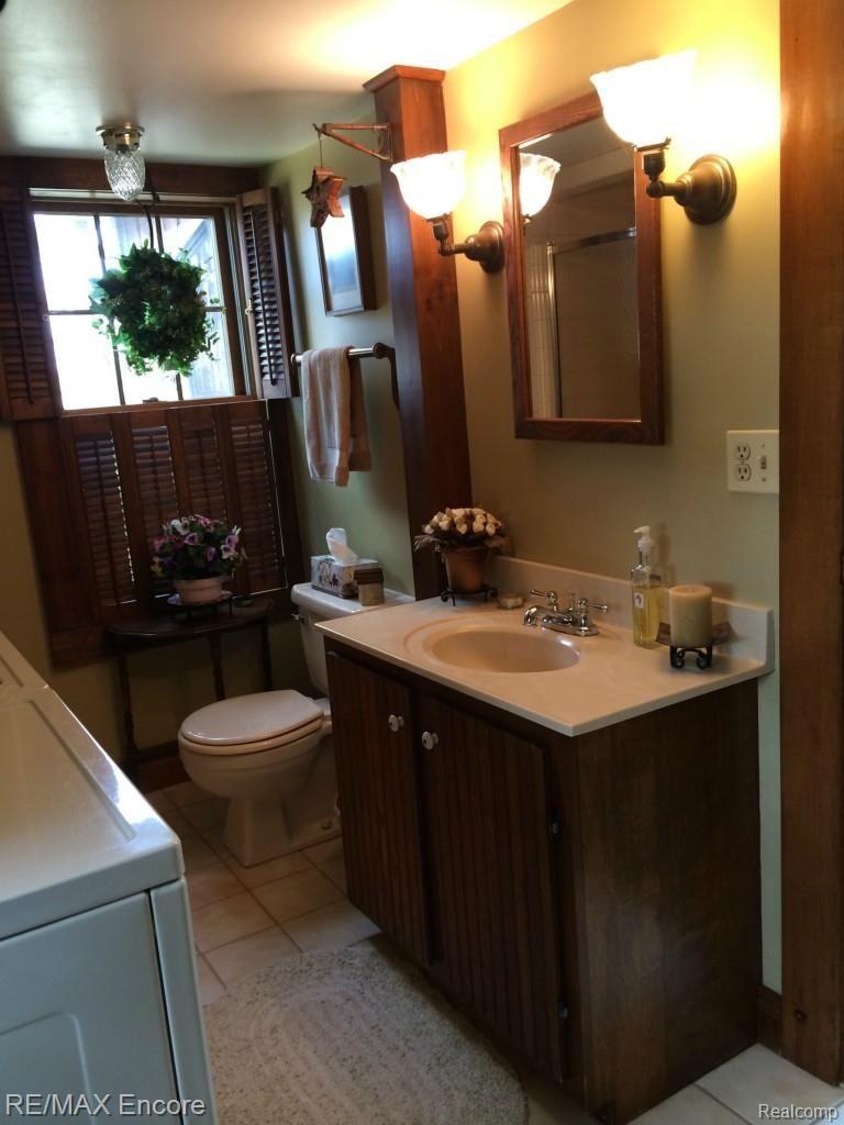 8010 Torrey Road Grand Blanc, MI 48439 - Photo 31 of 48 Bathroom