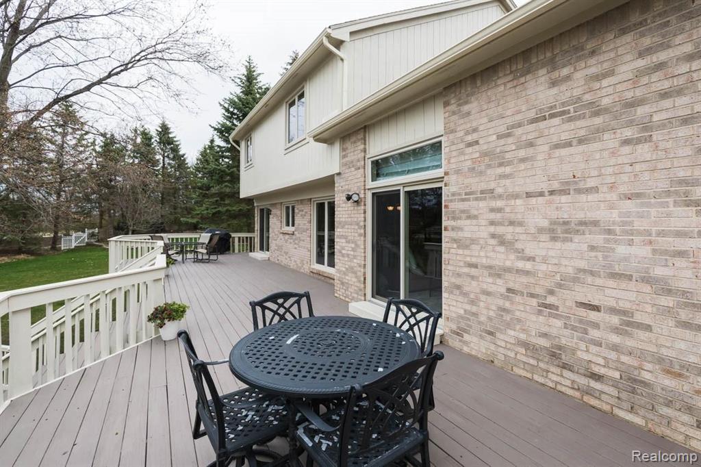 37291 Chesapeake Road Farmington Hills, MI 48335 - Photo 41 of 45