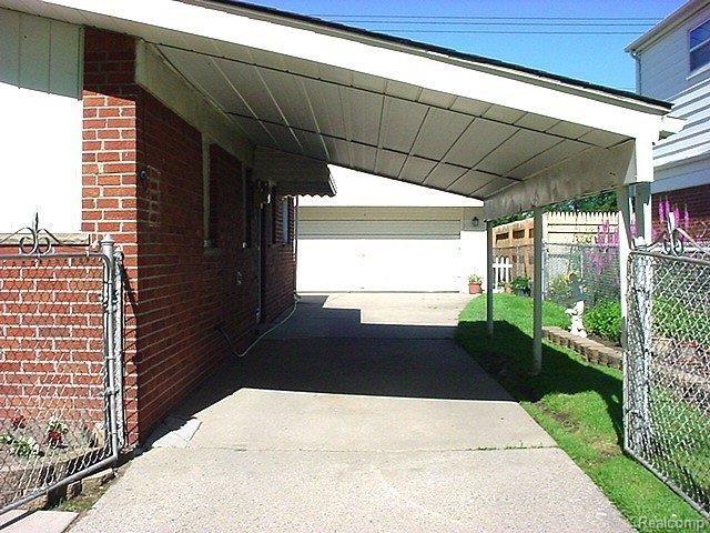 15740 Selwyn Road Southgate, MI 48195 - Photo 2 of 15 CARPORT & 2.5 CAR GARAGE!