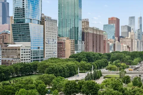 $1,055,000 | 1201 South Prairie Avenue, Unit 803, Chicago, IL 60605