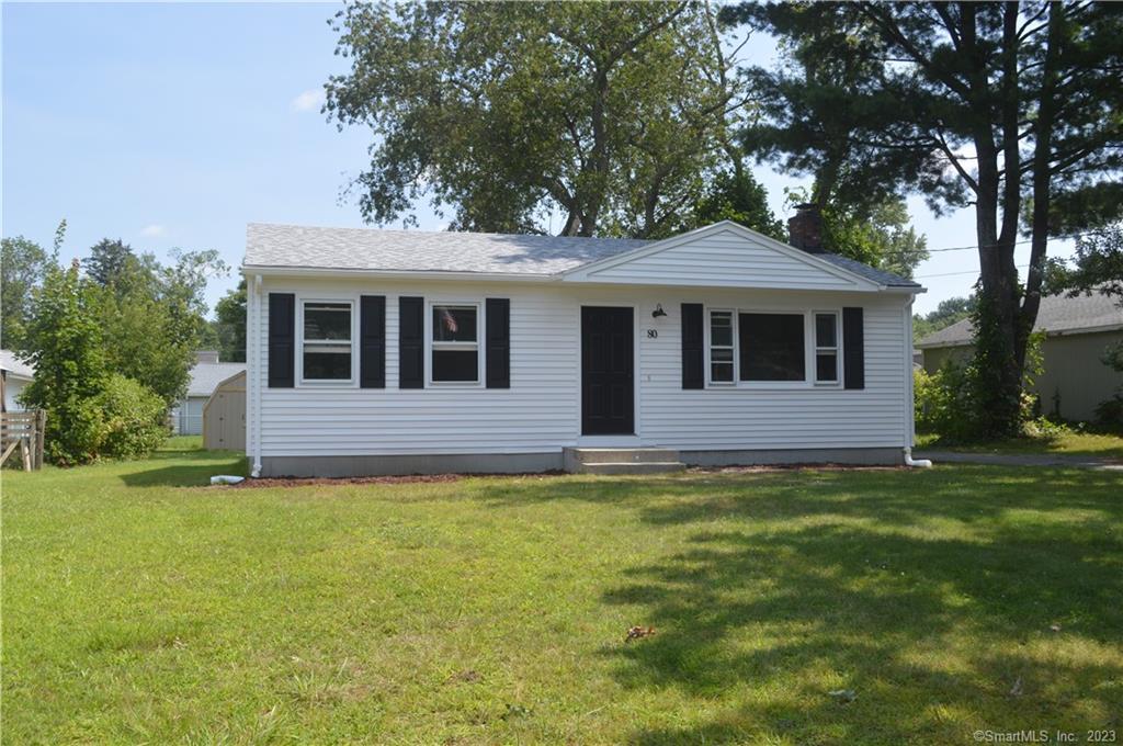 a view of a house with a yard