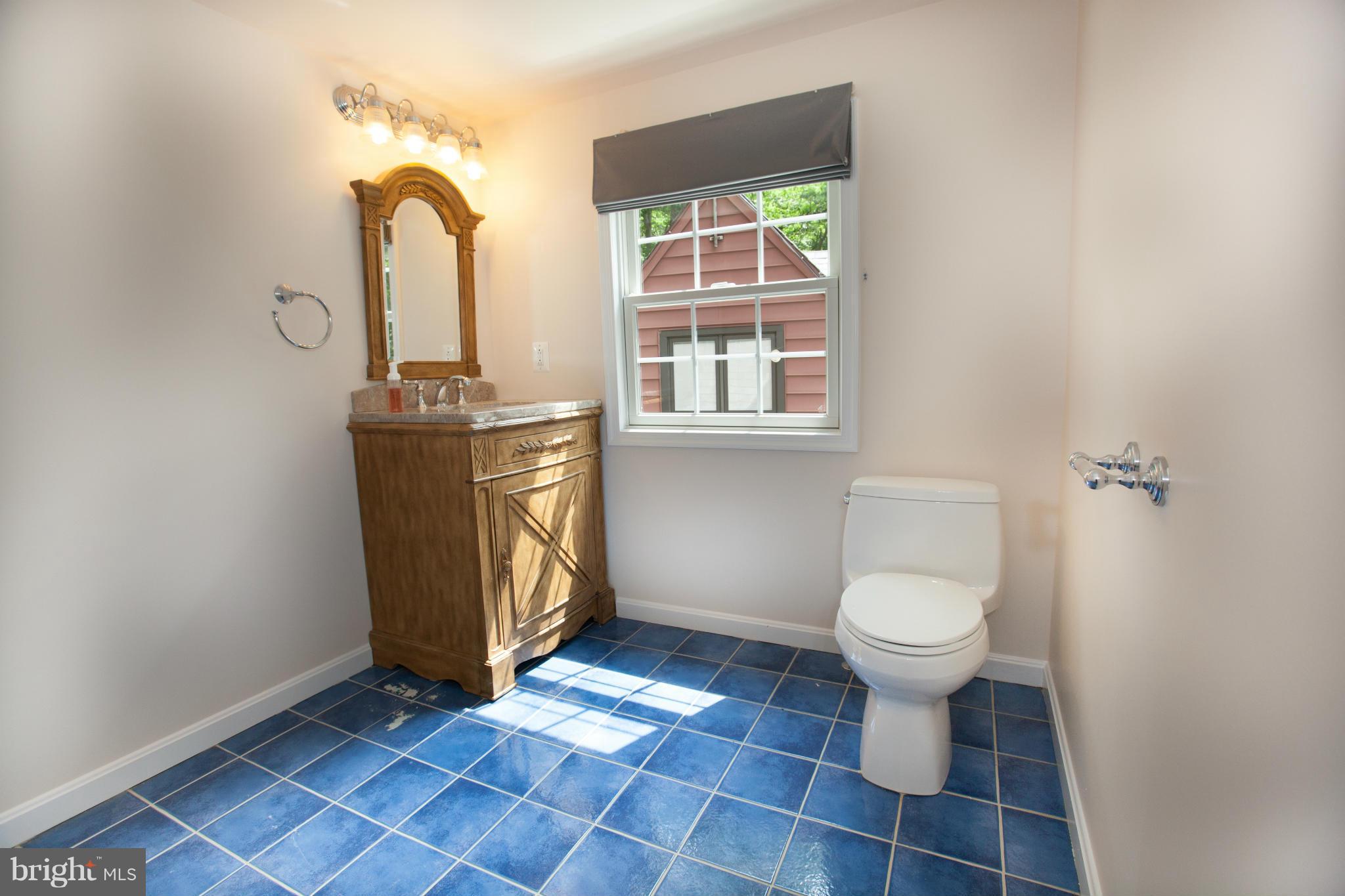 6 Parkside Road Silver Spring, MD 20910 - Photo 17 of 30 Bath