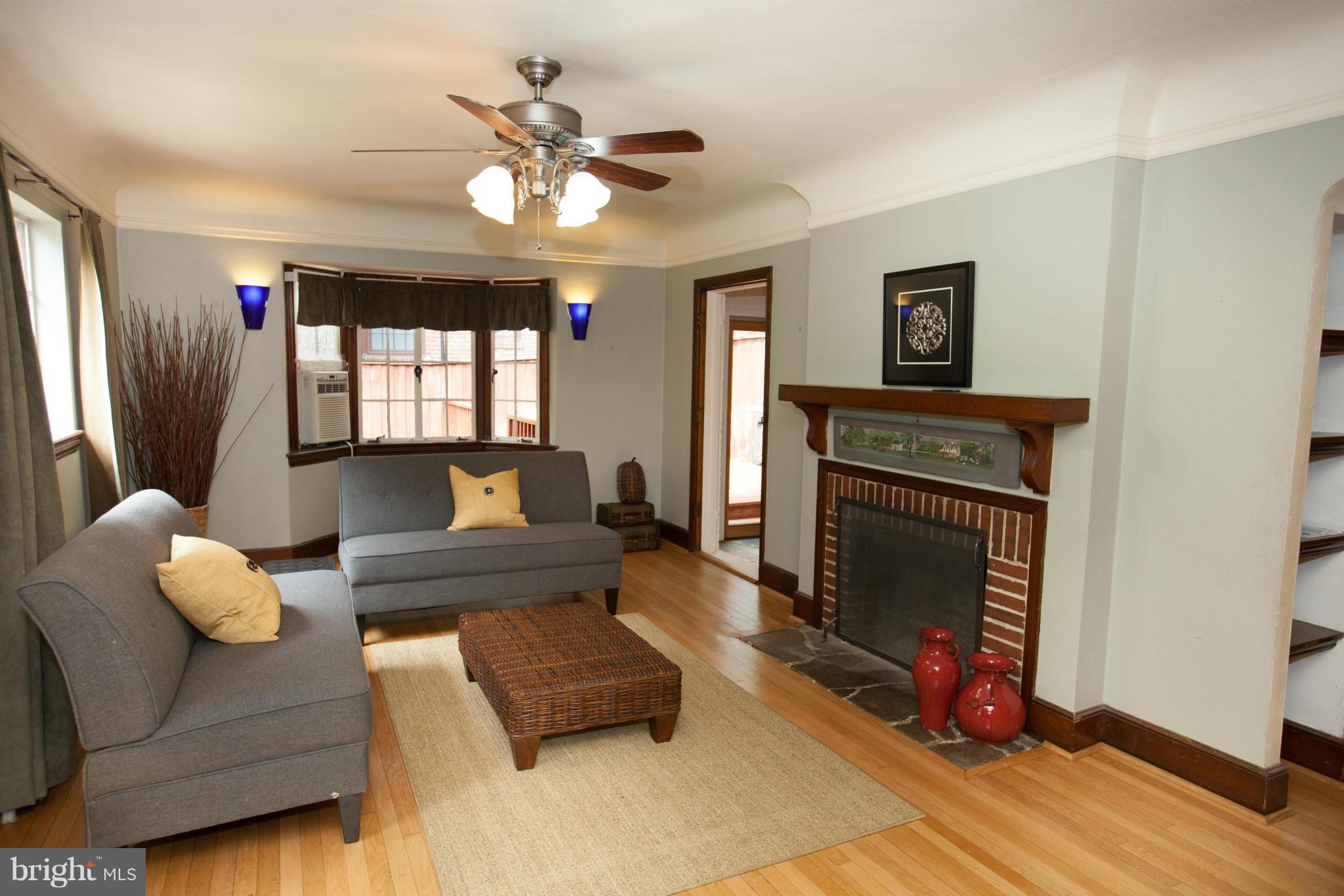 6 Parkside Road Silver Spring, MD 20910 - Photo 4 of 30 Living Room