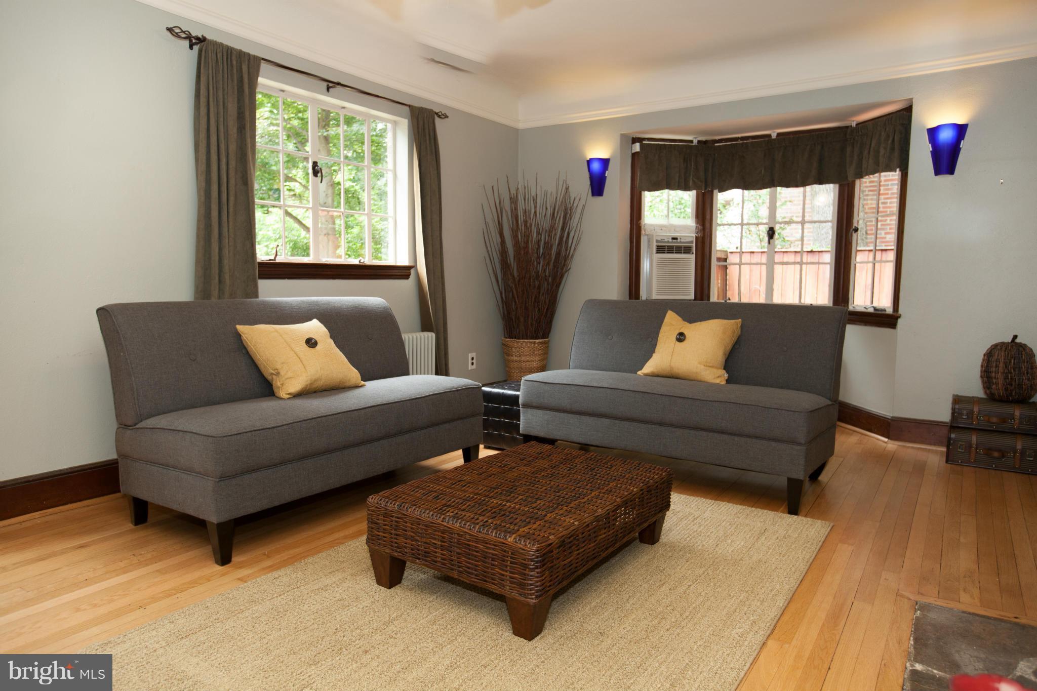 6 Parkside Road Silver Spring, MD 20910 - Photo 6 of 30 Living Room