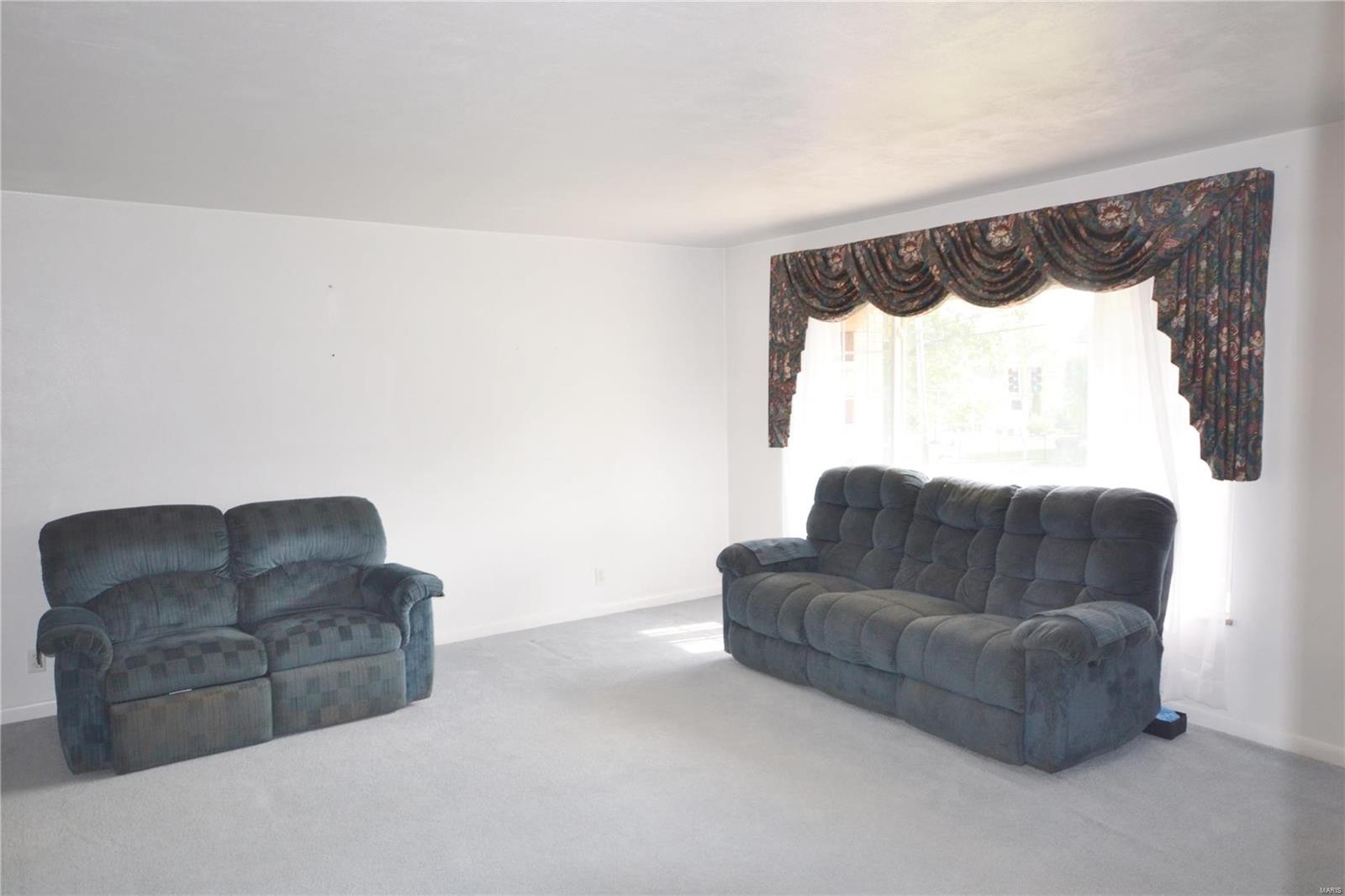 8979 Sappington Road St. Louis, MO 63126 - Photo 3 of 16 Gallery Image 3