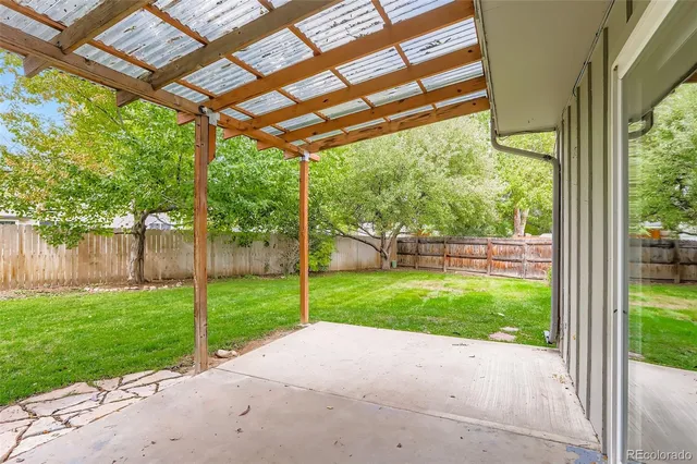 a view of a house with backyard and porch