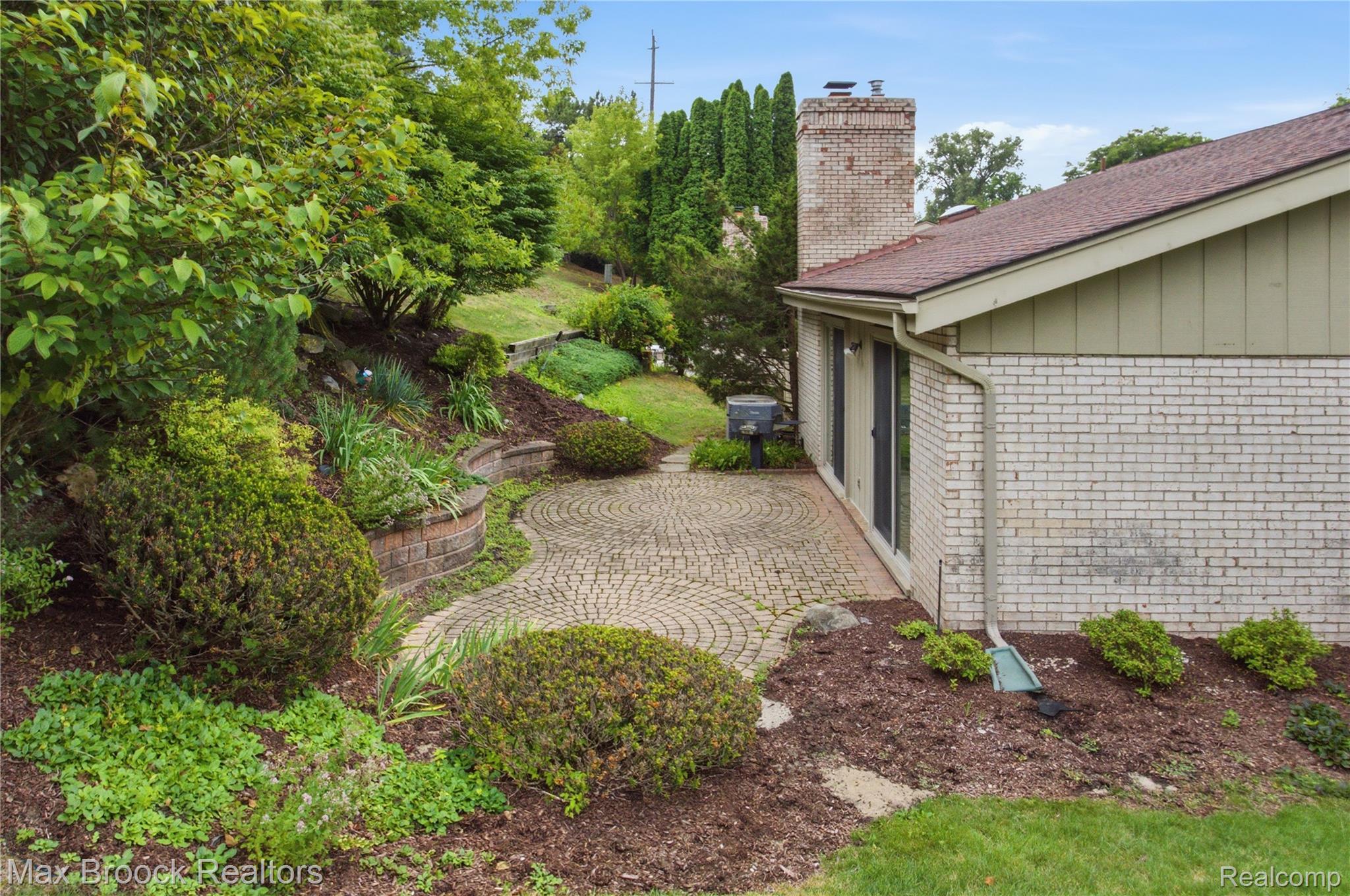 7163 Suncrest Road West Bloomfield, MI 48322 - Photo 39 of 40 Private Paver Patio