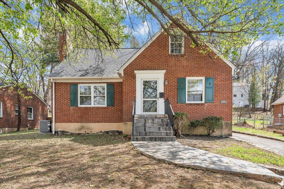 2522 Livingston Road Southwest Roanoke, VA 24015 - Photo 1 of 28 01-MIB06682-R5