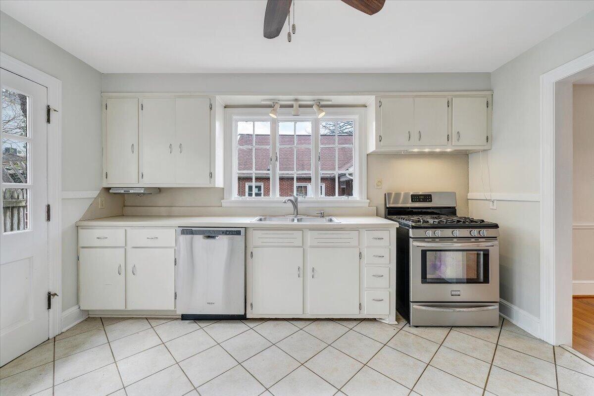 2522 Livingston Road Southwest Roanoke, VA 24015 - Photo 5 of 28 08-MIB06600