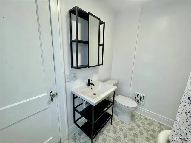 $1,100 | 434 23rd Street, Niagara Falls, NY 14303