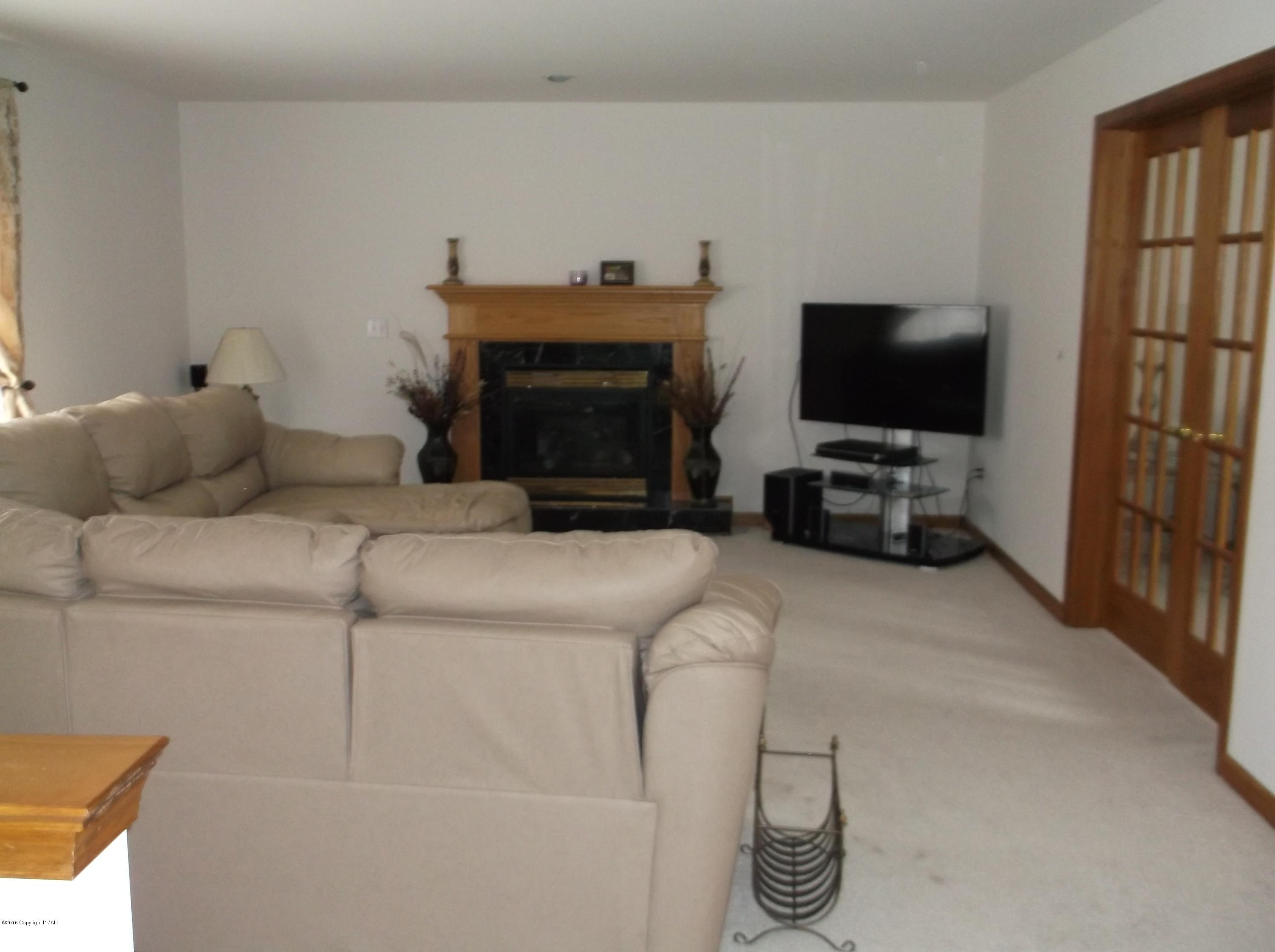 141 Beaver Dam Road Long Pond, PA 18334 - Photo 7 of 33 Living Room