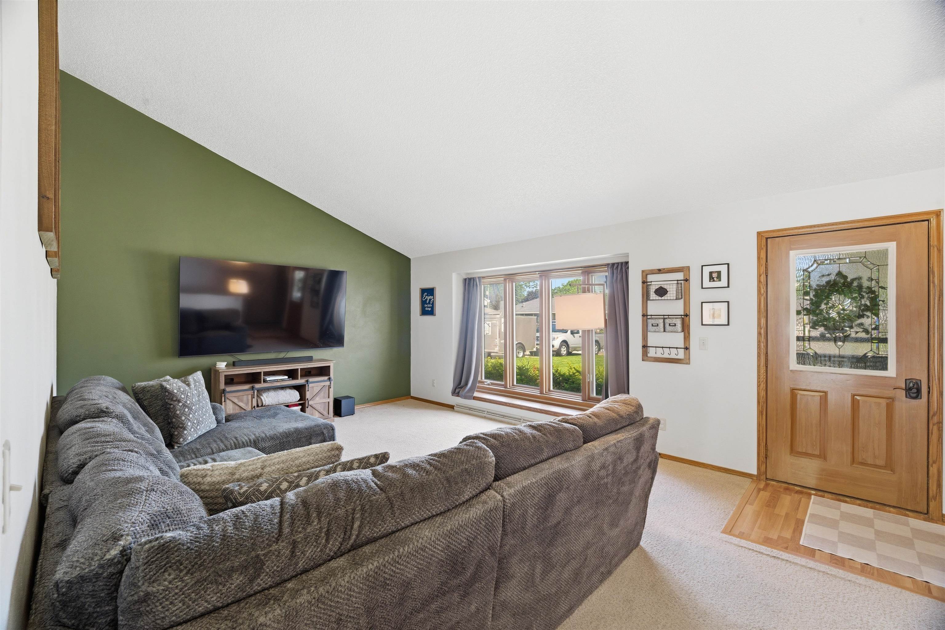 1917 East Glendale Avenue Appleton, WI 54911 - Photo 5 of 27