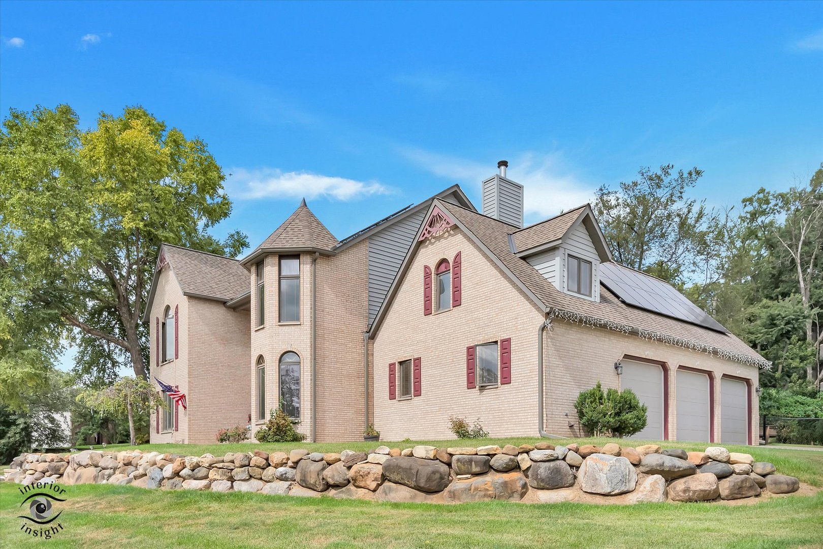 2500 Beverly Way Ottawa, IL 61350 - Photo 1 of 42 a view of a white house with yard and plants