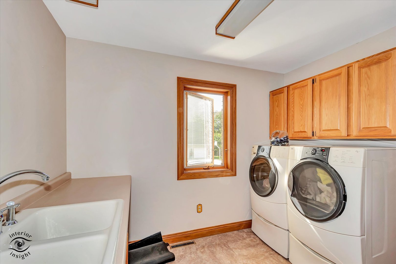 2500 Beverly Way Ottawa, IL 61350 - Photo 32 of 42 a bathroom with a sink and a mirror