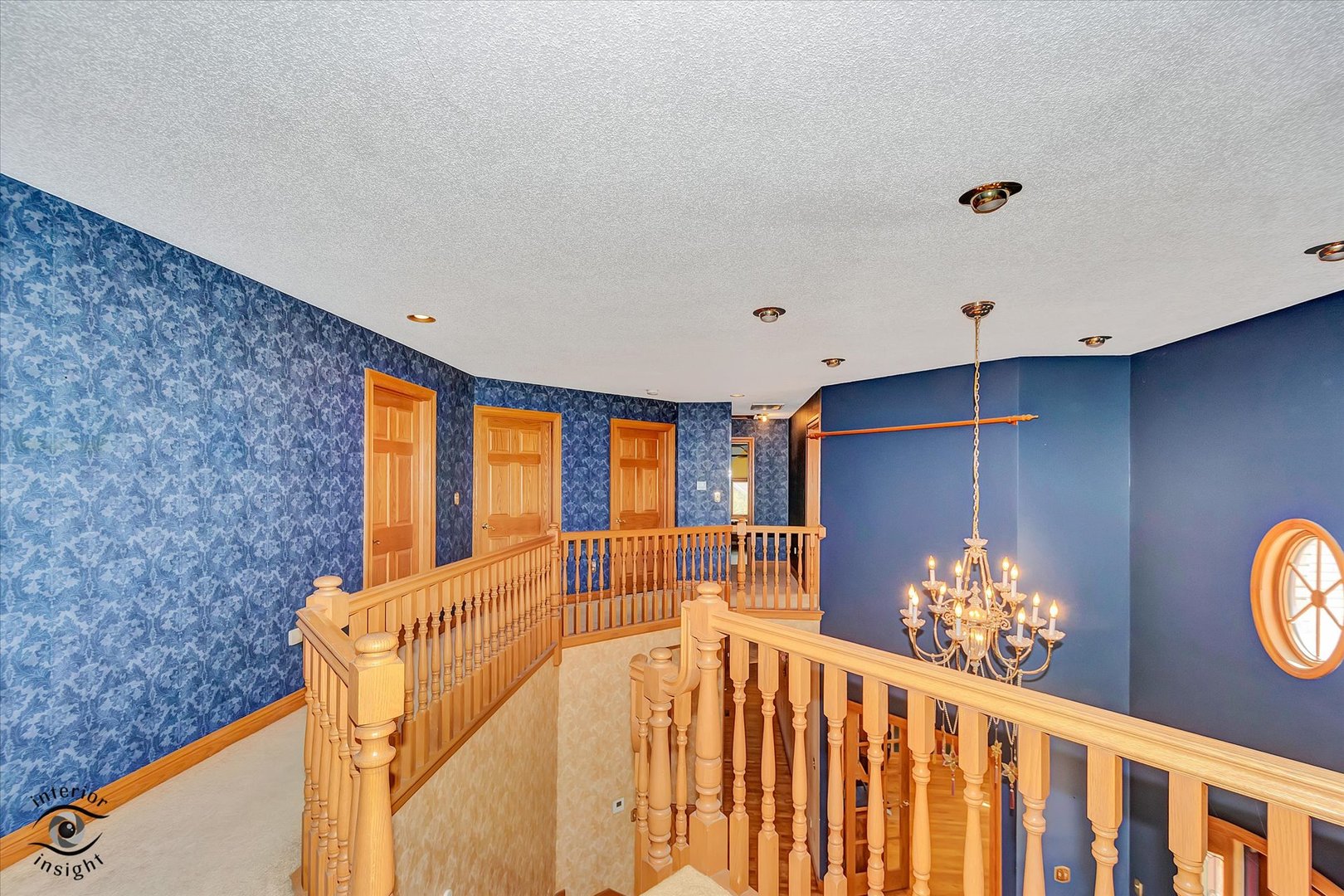 2500 Beverly Way Ottawa, IL 61350 - Photo 33 of 42 a view of a hallway with furniture and floor to ceiling window