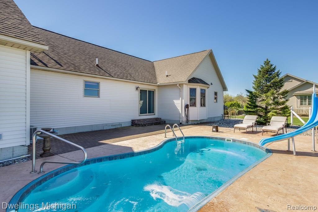 6041 Trombley Road Newport, MI 48166 - Photo 30 of 33 pool1.jpg