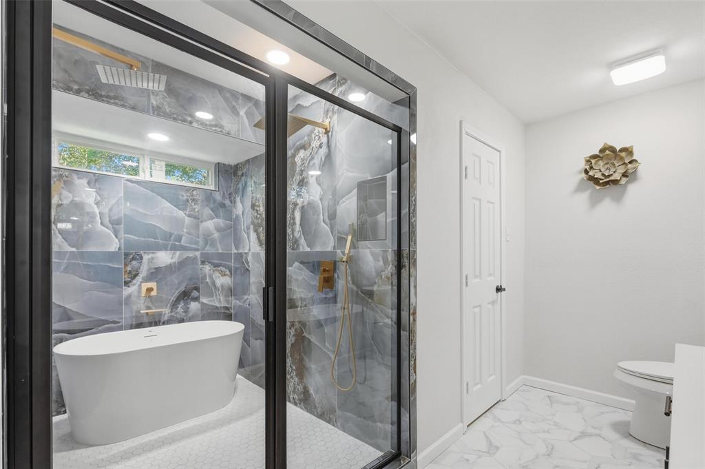 2709 Quail Ridge Drive Carrollton, TX 75006 - Photo 15 of 28 a bathroom with a granite countertop bathtub shower and toilet