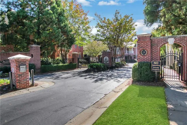 $675,000 | 1306 Village Terrace Court, Dunwoody, GA 30338