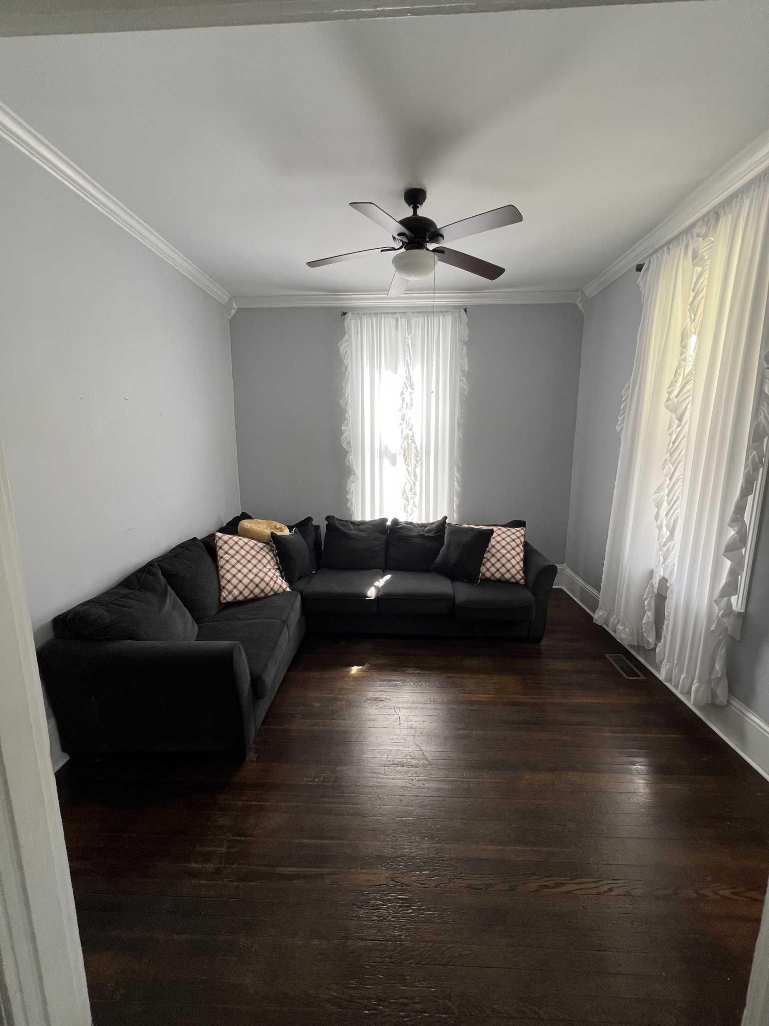 201 Pleasant Street Mount Pleasant, TN 38474 - Photo 17 of 38 a living room with furniture and a large window