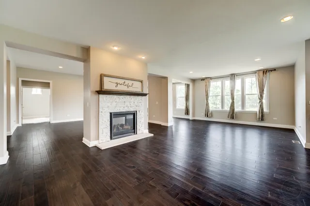 $999,999 | 3907 Nannyberry Street, Naperville, IL 60564