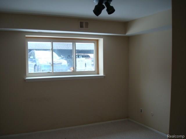 1687 Riverside Drive, Unit 48 Rochester Hills, MI 48309 - Photo 4 of 14