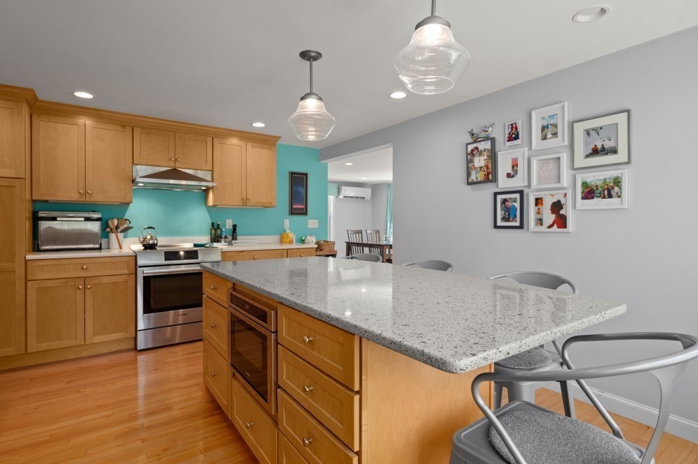 88 Temple Road Waltham, MA 02452 - Photo 8 of 41