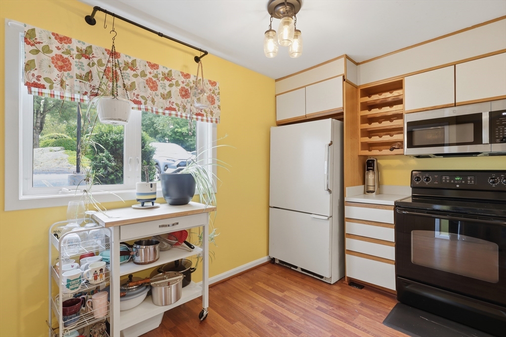 330 Sunderland Road, Unit 7 Worcester, MA 01604 - Photo 5 of 24
