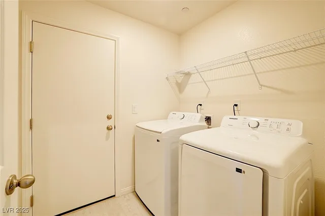 $2,300 | 3719 Via Allegro, Henderson, NV 89044