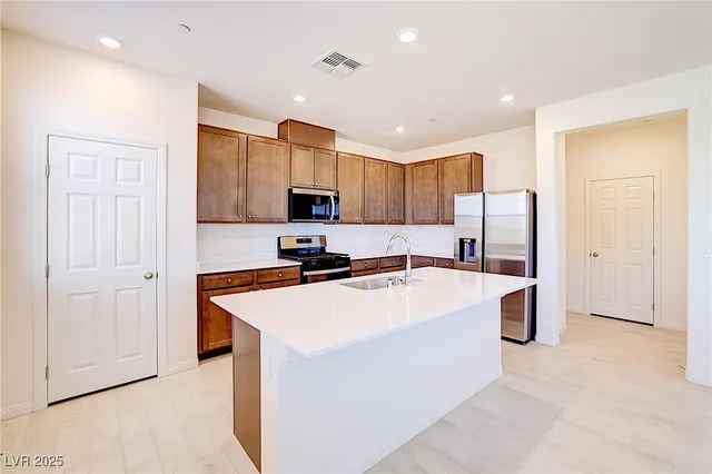 $2,300 | 3719 Via Allegro, Henderson, NV 89044