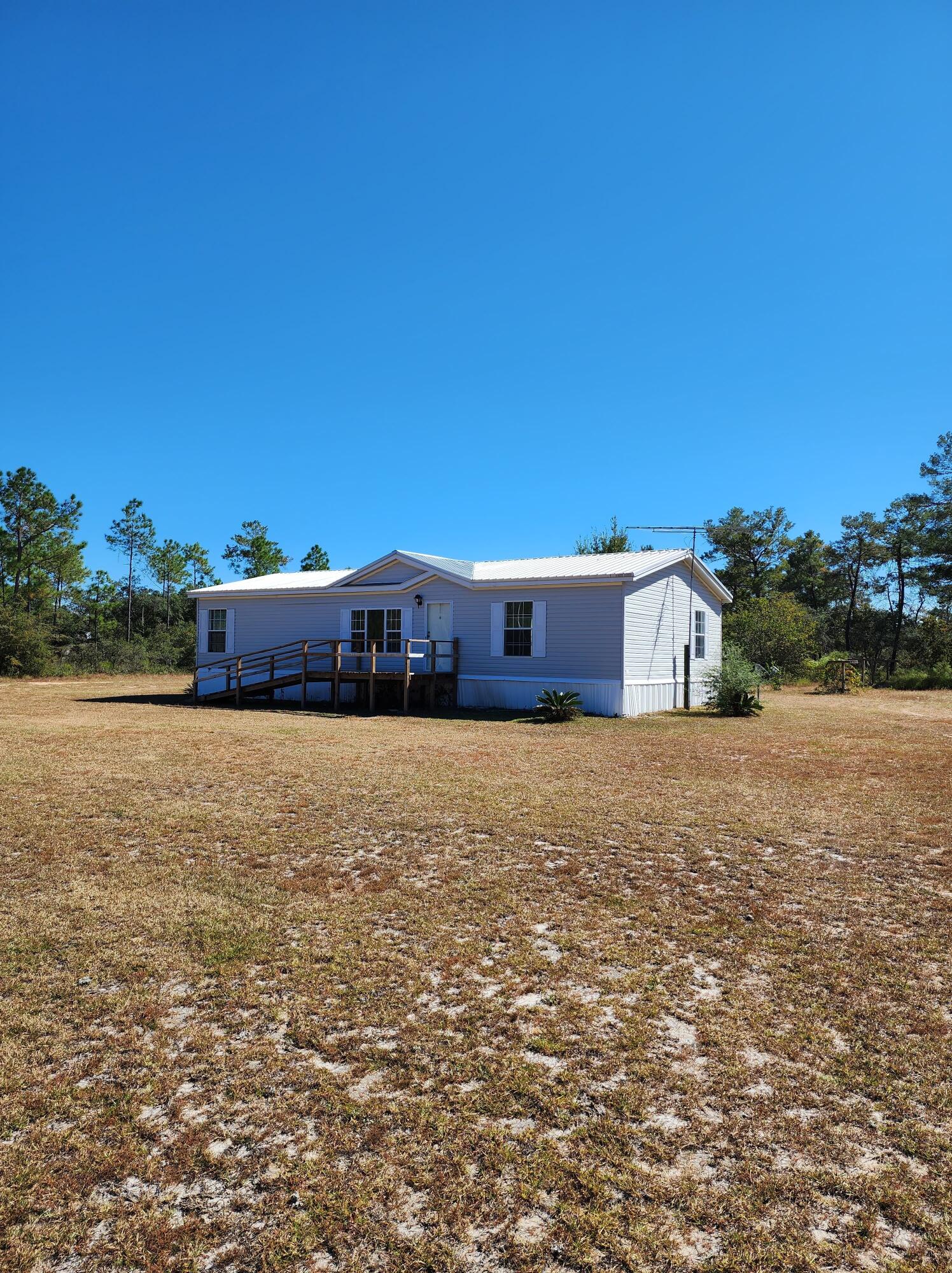 268 Don Graff Road Freeport, FL 32439 - Photo 2 of 20 a front view of house with a yard