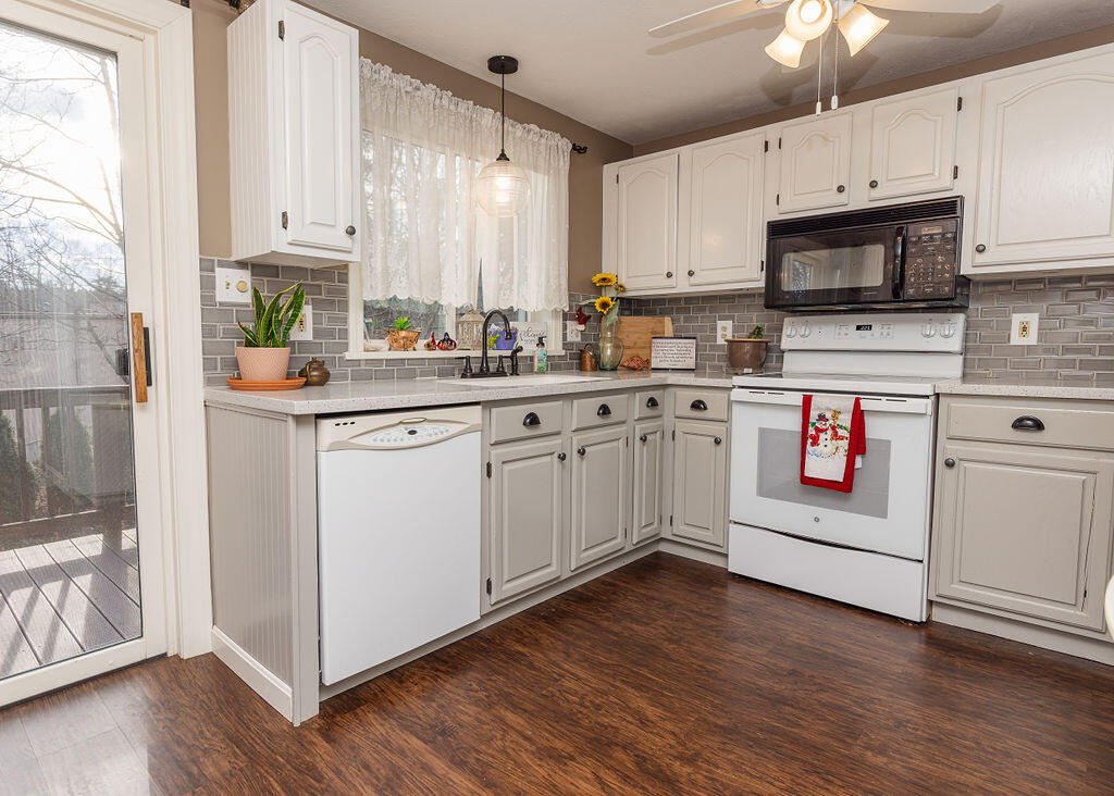 538 Main Street, Unit 4 Springvale, ME 04083 - Photo 6 of 24 _H7A8011