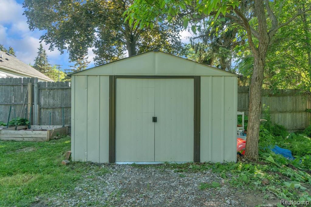 818 State Road Fenton, MI 48430 - Photo 26 of 27