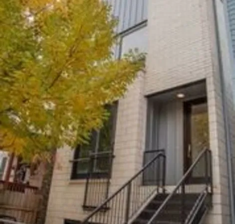 $3,300 | 1708 South Desplaines Street, Unit 1, Chicago, IL 60616