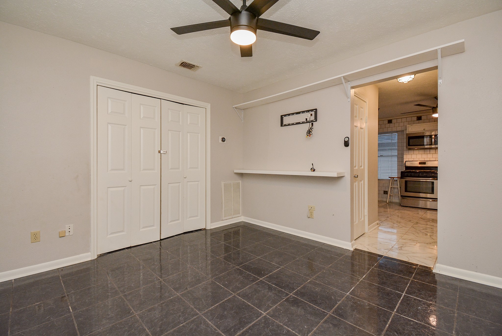 22906 Indian Ridge Drive Katy, TX 77450 - Photo 4 of 26 a view of an empty room with closet and a ceiling fan