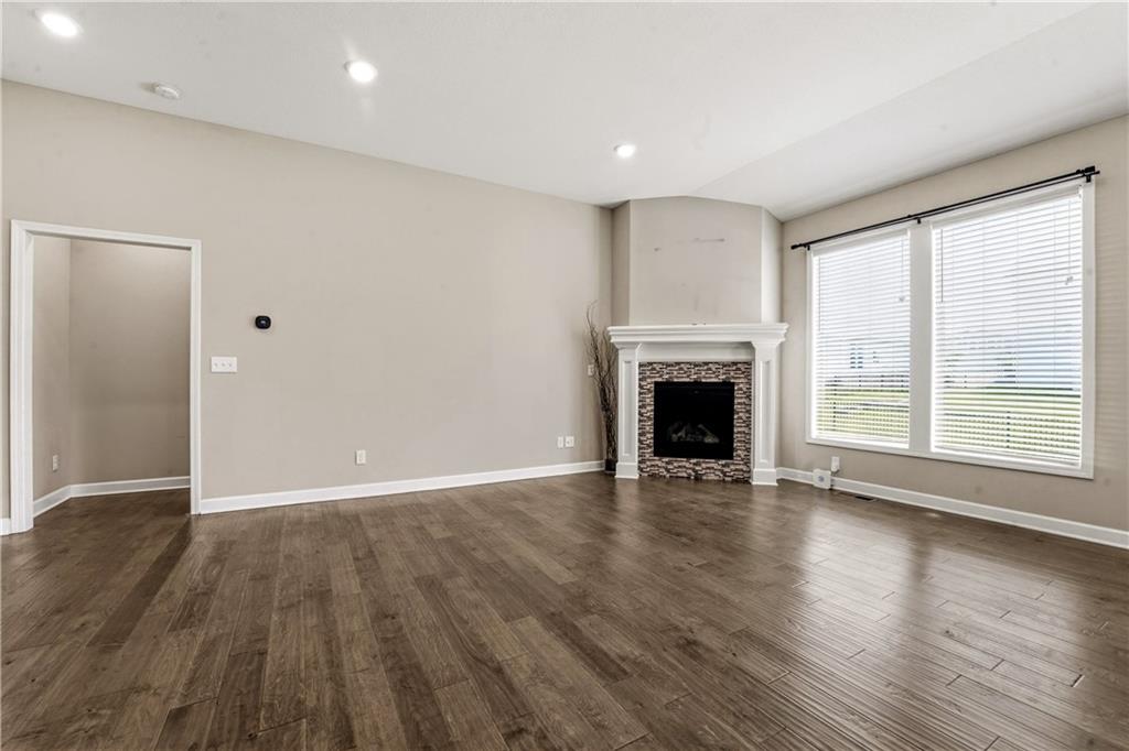 1829 Northeast Riley Drive Lee's Summit, MO 64086 - Photo 10 of 46