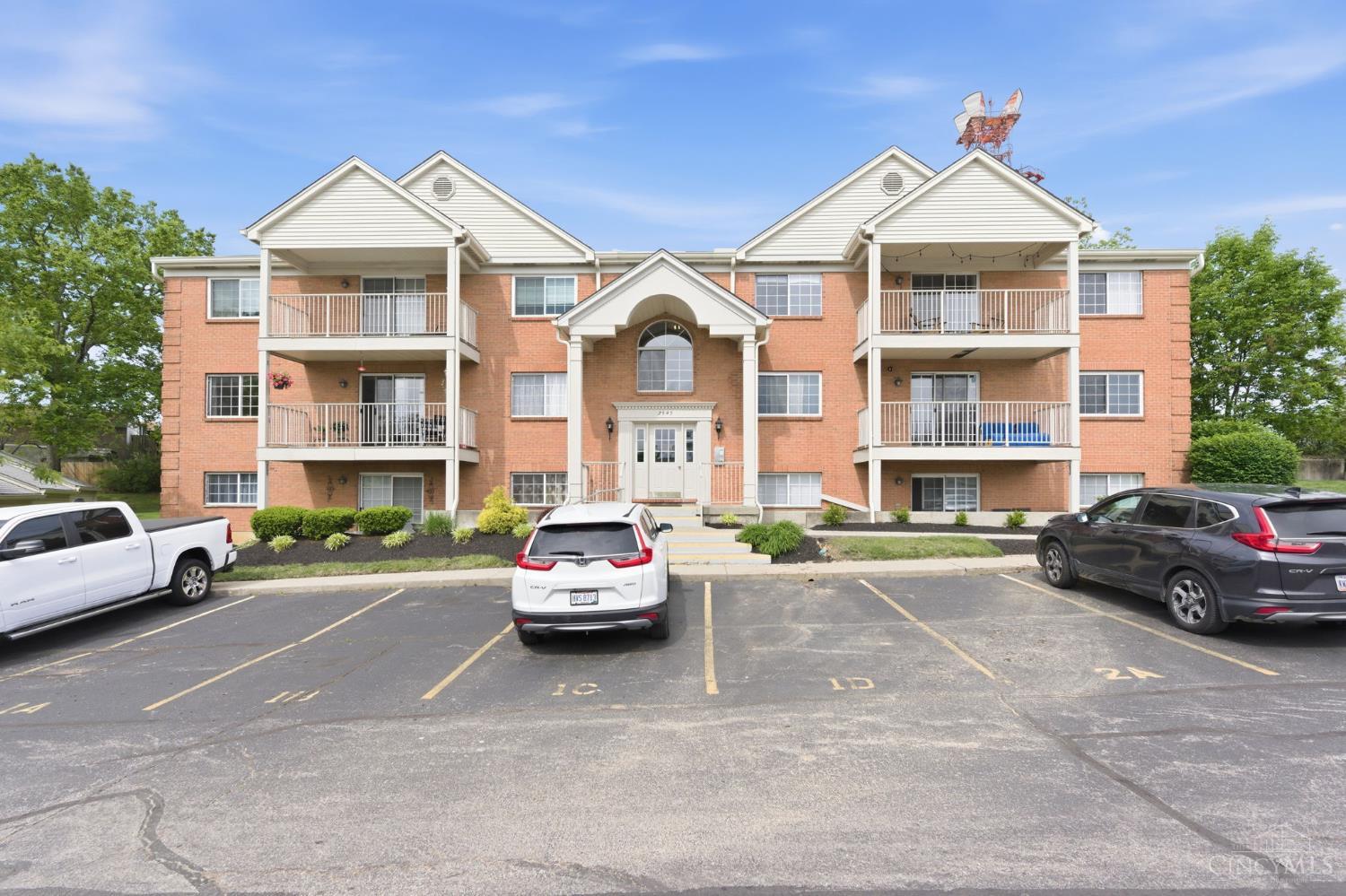 3543 Jessup Road, Unit 2B Cincinnati, OH 45239 - Photo 28 of 31 Well-maintained Coventry Place condominium community with attractive curb appeal