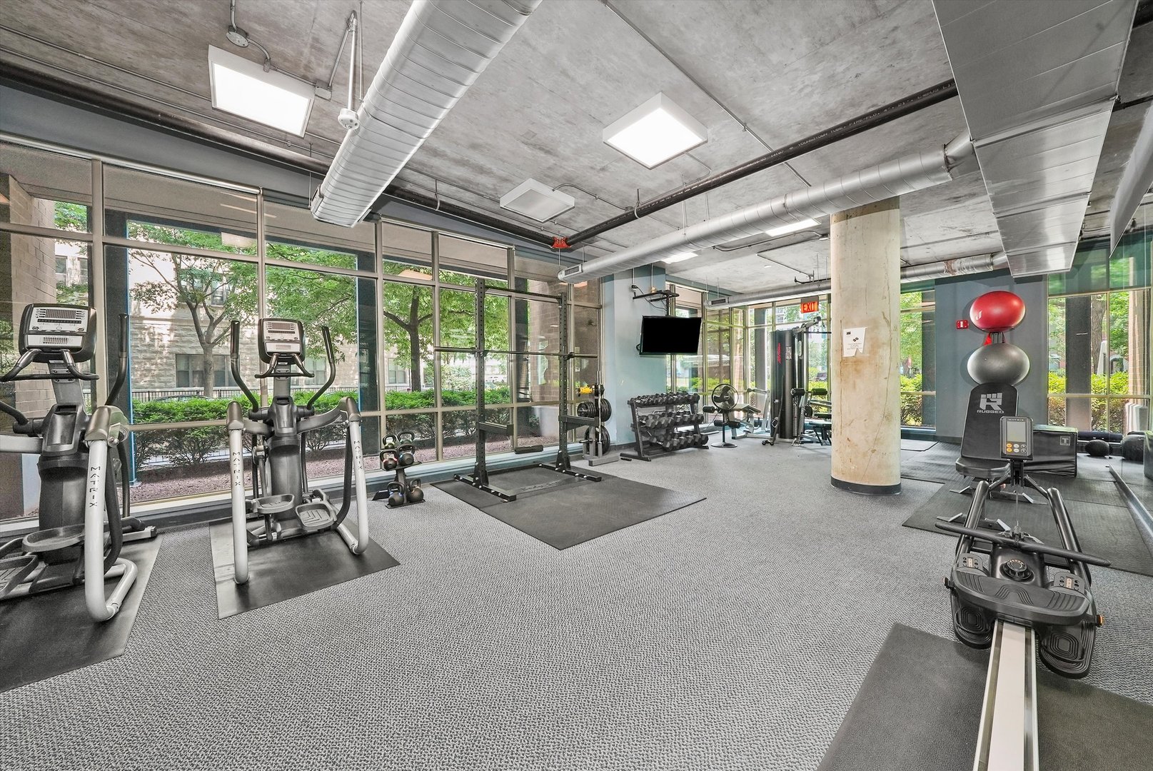 125 East 13th Street, Unit 601 Chicago, IL 60605 - Photo 22 of 25 a view of a room with gym equipment