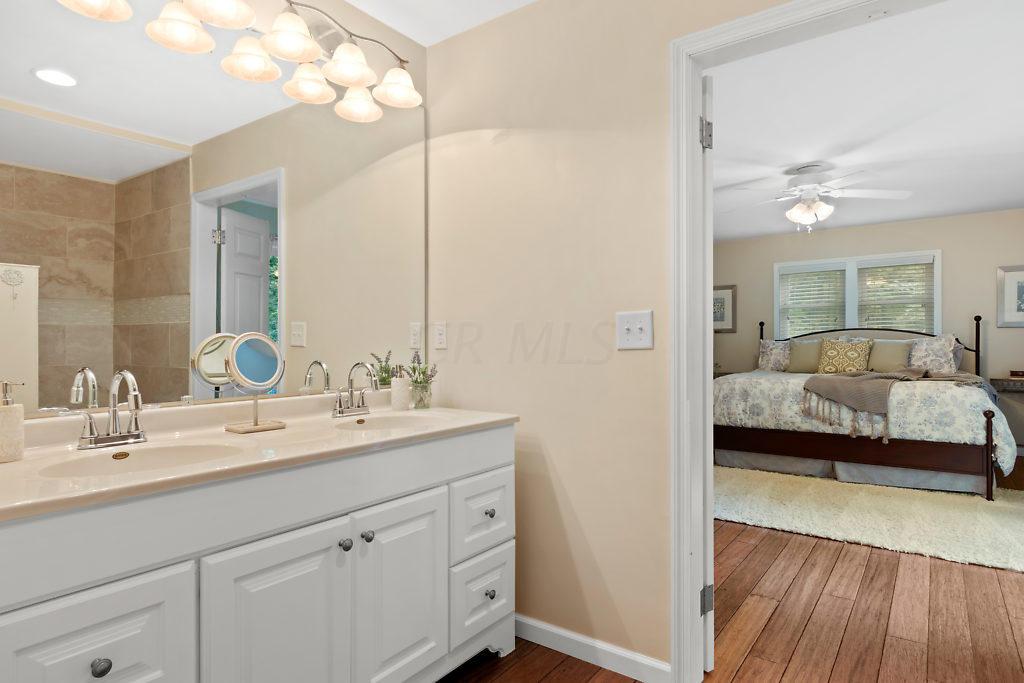 2015 Carriage Road Powell, OH 43065 - Photo 20 of 40 Gallery Image 20