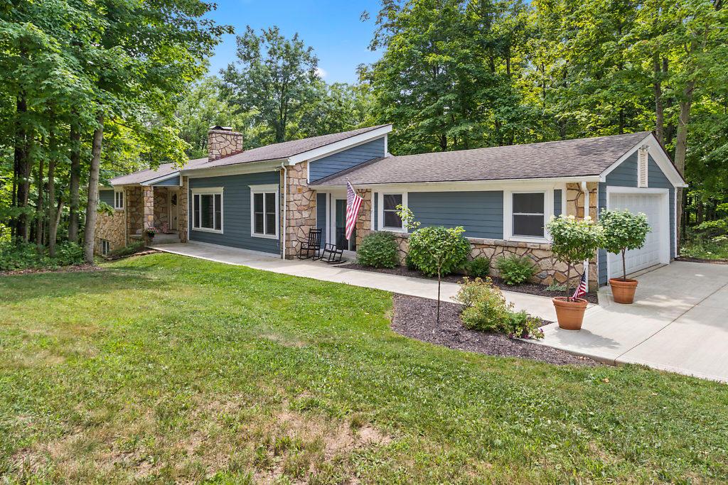 2015 Carriage Road Powell, OH 43065 - Photo 2 of 40 Gallery Image 2